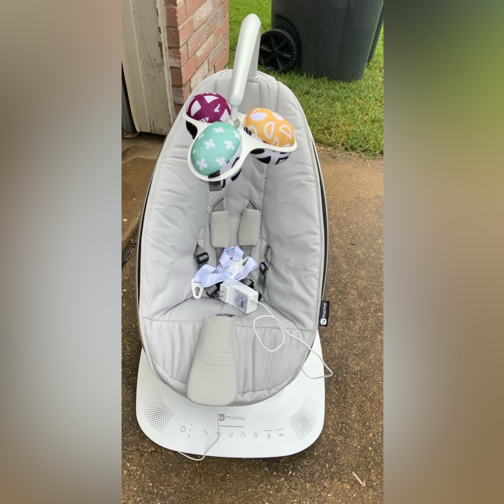 4moms Baby Rocker with Multi-Color Toys